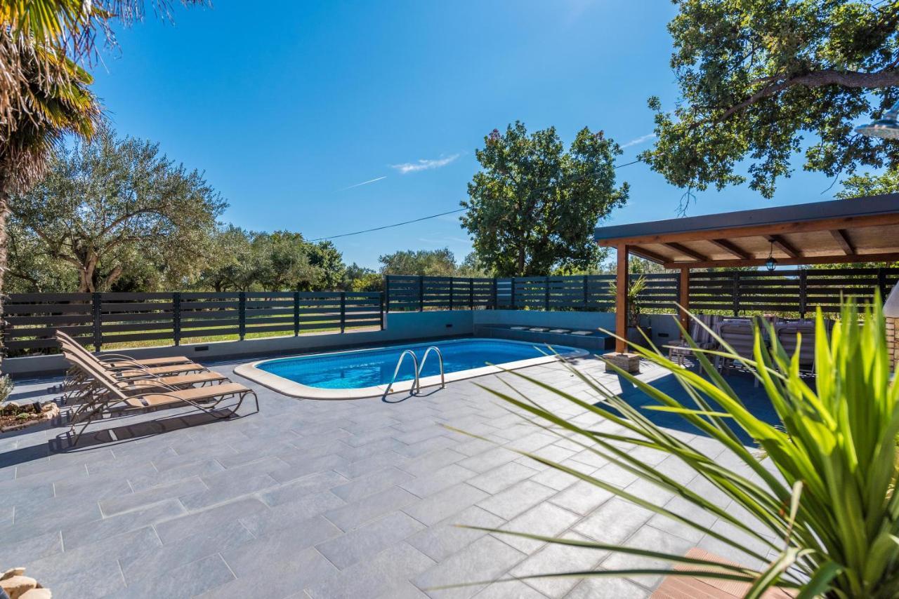 Villa Twins Sukosan With Heated Pool Eksteriør bilde