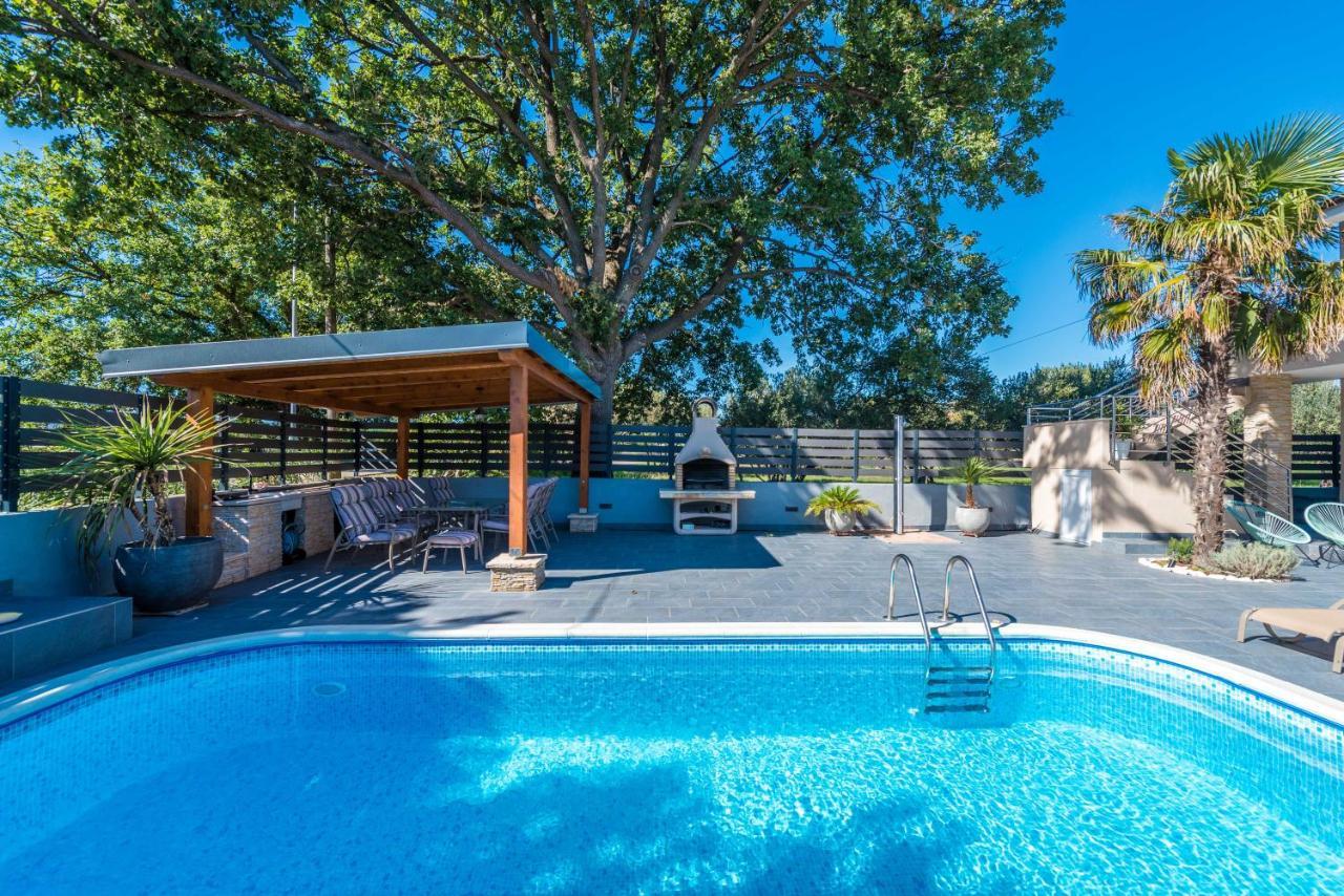 Villa Twins Sukosan With Heated Pool Eksteriør bilde