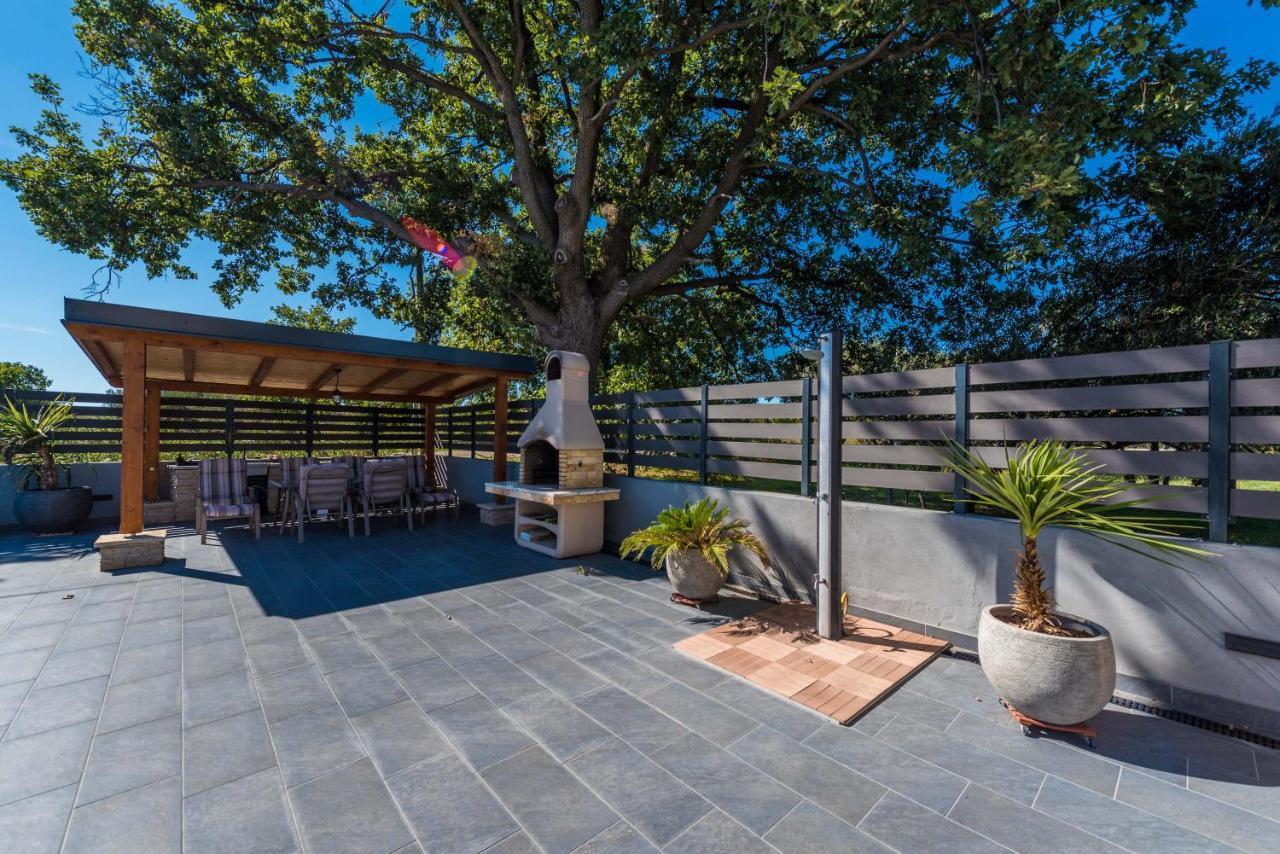 Villa Twins Sukosan With Heated Pool Eksteriør bilde